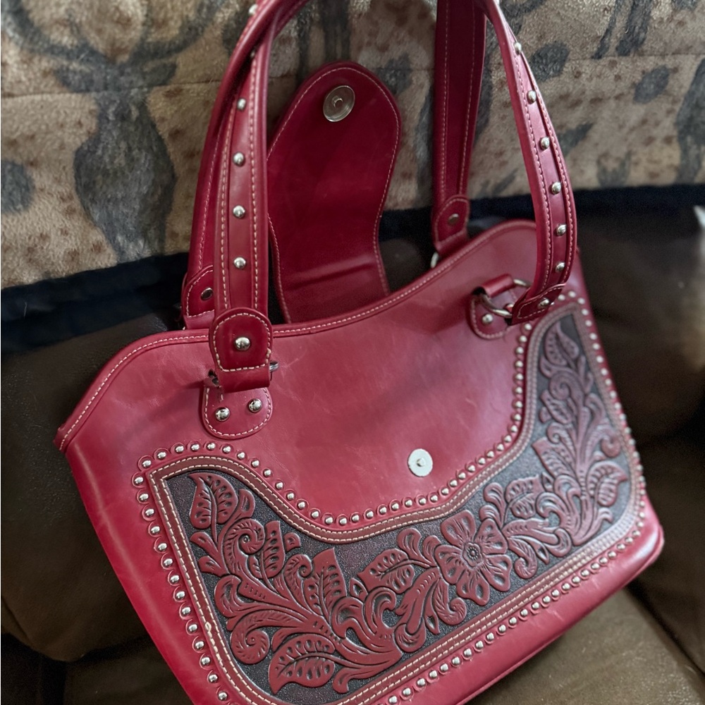Elegant Red Embossed Handbag & Wallet - Picture 2 of 15